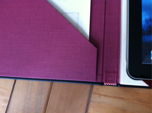 The Case - le dos vue de l'intérieur, détail